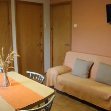 Castell De Ceuro. Rural Aparthotel Ogern