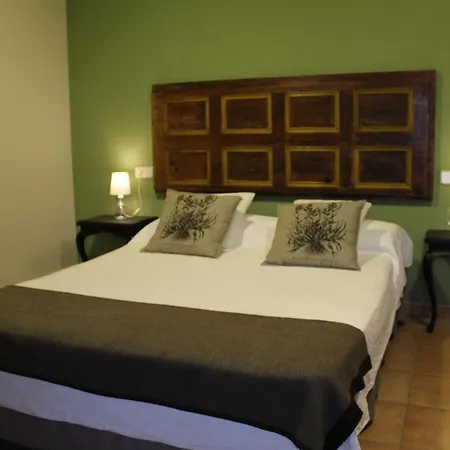 Aparthotel Castell De Ceuro. Rural *